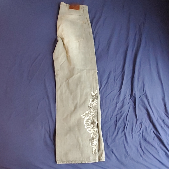 Jeans - Picture 2 of 3